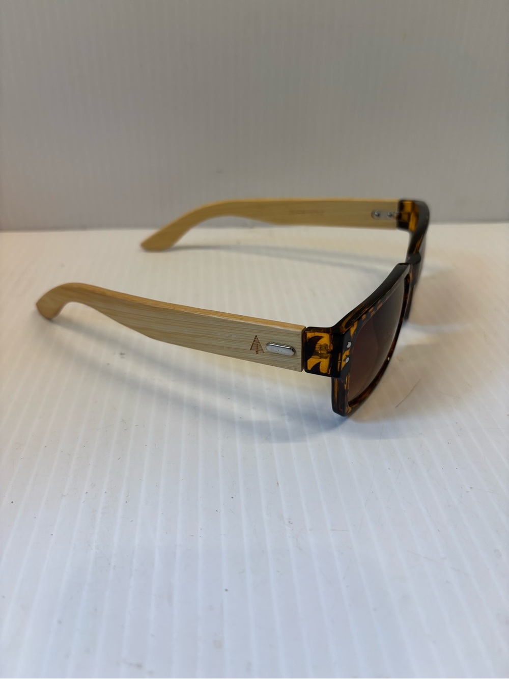 Tortoiseshell Frame Sunglasses with Bamboo-Style Temples - Brown Lenses